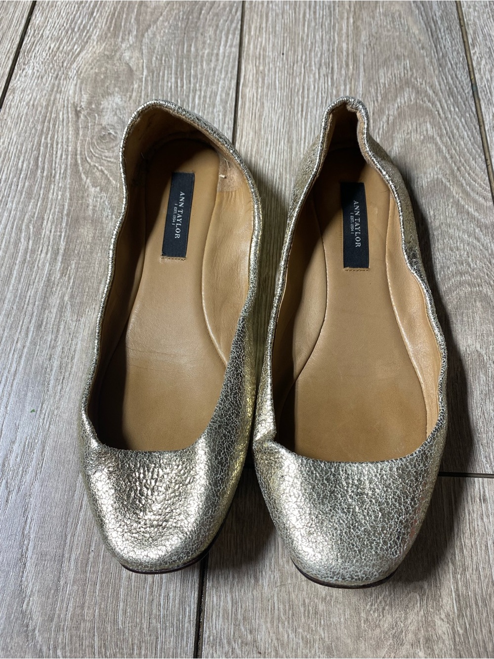 Ann Taylor Gold Metallic Cracked Leather Ballet Flats Comfort Slip On Size 6M